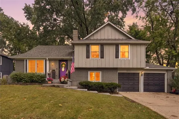 8108 W 96th TER, Overland Park, KS 66212