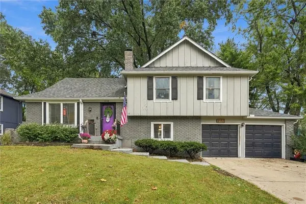 8108 W 96th TER, Overland Park, KS 66212