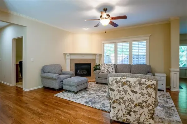 7880 W 157th TER, Overland Park, KS 66223