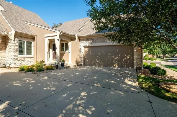 7880 W 157th TER, Overland Park, KS 66223