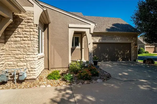 7880 W 157th TER, Overland Park, KS 66223