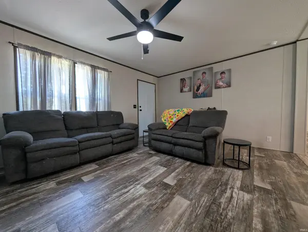 11729 E John ST, Bicknell, IN 47512