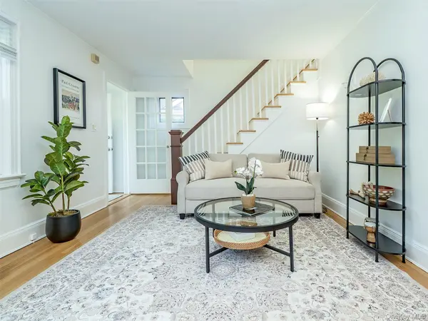 74 Irma AVE, Port Washington, NY 11050