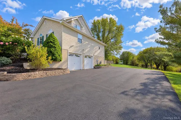 28 Pewter CIR, Chester, NY 10918