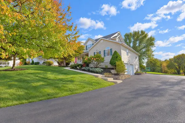 28 Pewter CIR, Chester, NY 10918