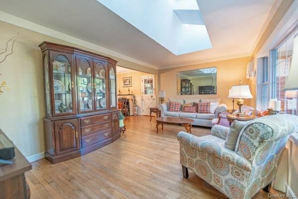 2 Charles AVE, Huntington, NY 11743