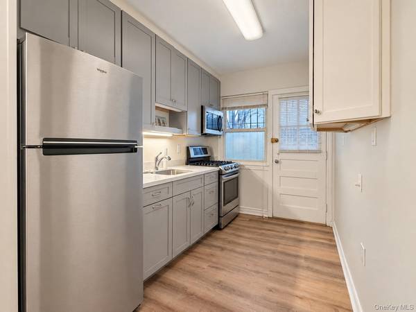 147-04 Coolidge AVE, Briarwood, NY 11435