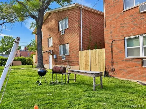 5772 W Florissant AVE, St Louis, MO 63120