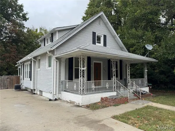 305 W Walnut ST, Winfield, MO 63389