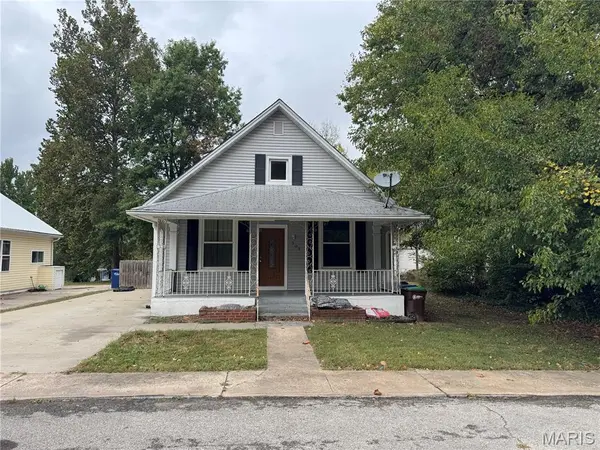 305 W Walnut ST, Winfield, MO 63389