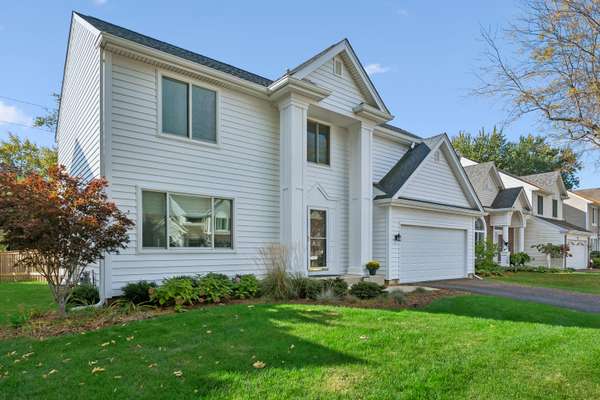 290 Rock Hall CT, Grayslake, IL 60030