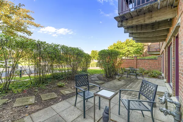 431 Kelburn RD #116, Deerfield, IL 60015