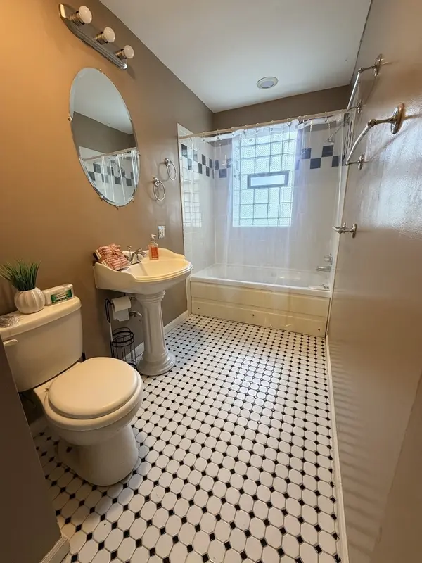 1940 E 72nd PL #1ST, Chicago, IL 60649