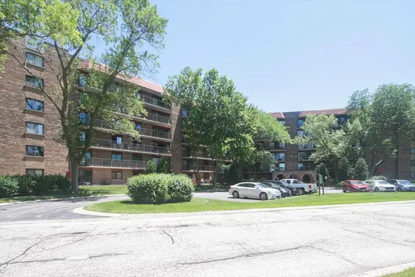 111 S Baybrook DR S #504, Palatine, IL 60074