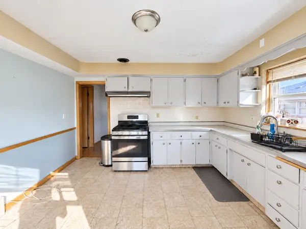 8716 N Elmore ST, Niles, IL 60714