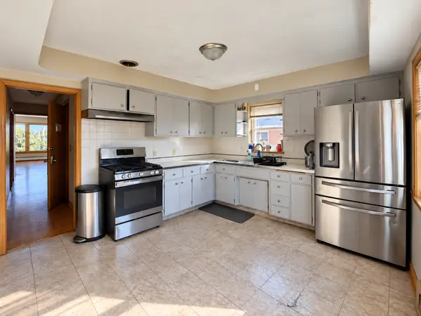 8716 N Elmore ST, Niles, IL 60714