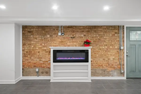2737 W Lunt AVE #G, Chicago, IL 60645