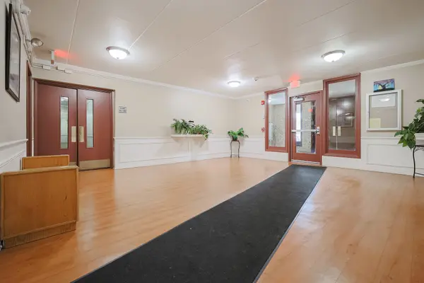 535 S Cleveland AVE #305, Arlington Heights, IL 60005