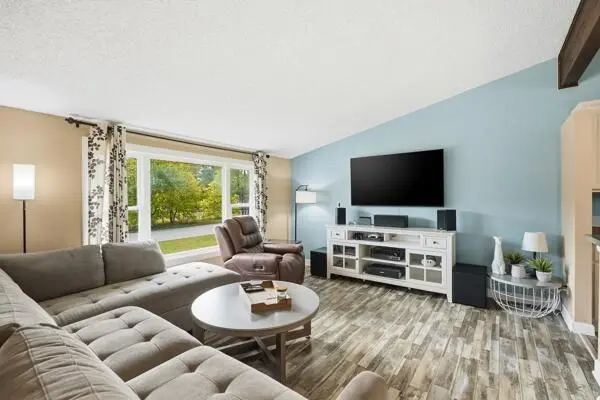 502 8th ST, Demotte, IN 46310