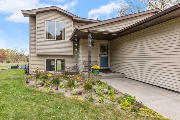 5602 285th AVE NW, Isanti, MN 55040