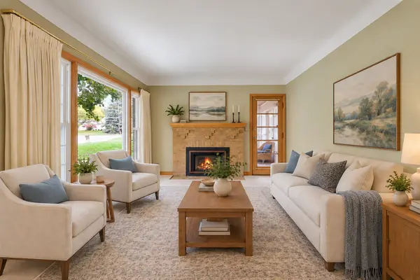 568 Spring ST, Mendota Heights, MN 55118
