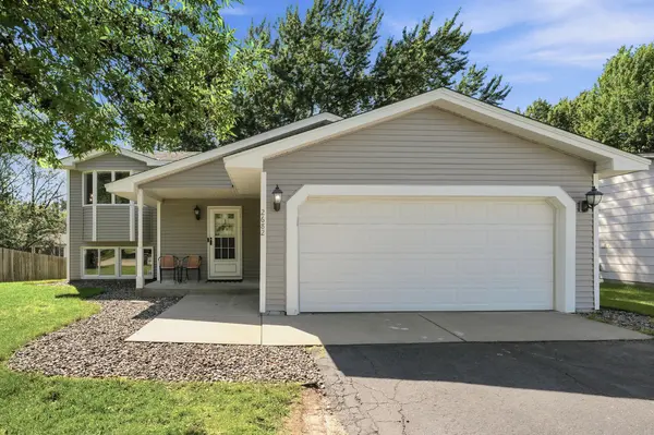 2682 Guthrie AVE N, Oakdale, MN 55128