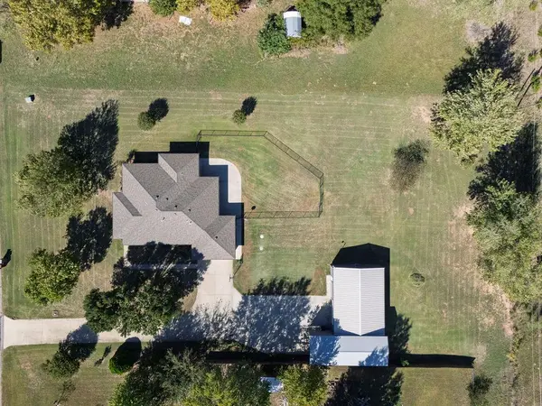 11 Cardinal LN, Shawnee, OK 74804