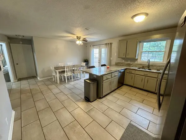 1201 Crystal Dr, Clarksville, TN 37042