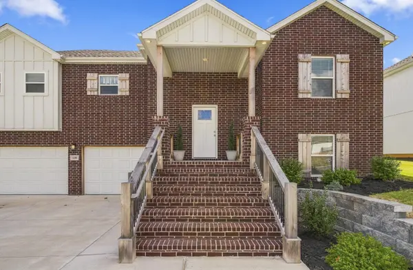 1406 E Command CT, Nixa, MO 65714