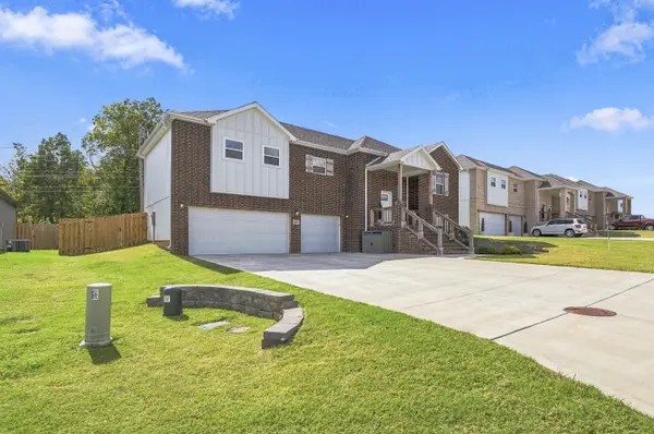 1406 E Command CT, Nixa, MO 65714