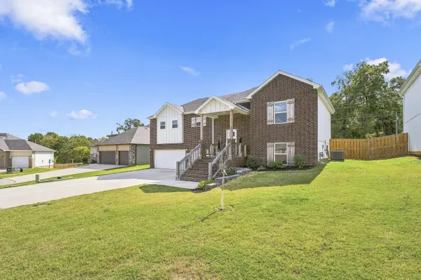 1406 E Command CT, Nixa, MO 65714