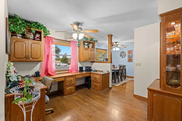 1102 Highland DR, Aurora, MO 65605