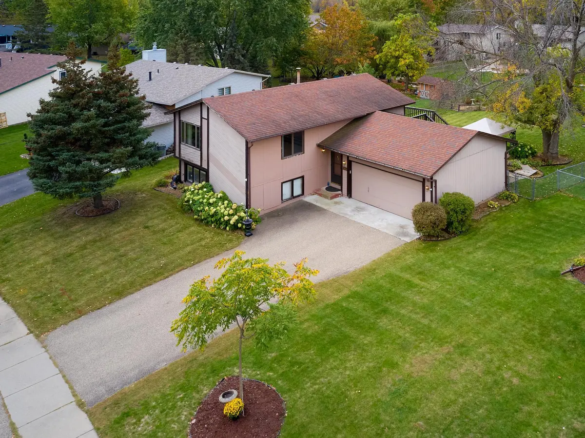 6342 Whispering Oaks DR, Eden Prairie, MN 55346