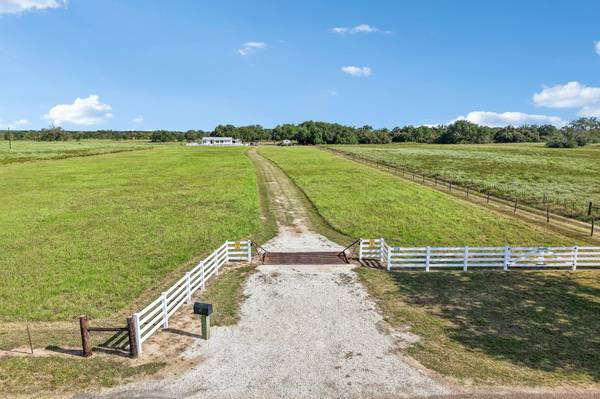 4151 Unger RD, Smithville, TX 78957