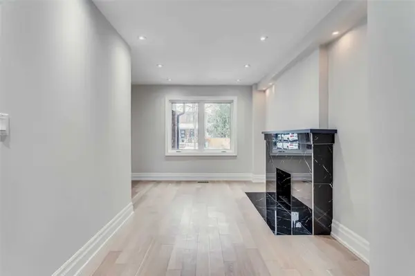 611 Hillsdale AVE E, Toronto C10, ON M4S 1V1
