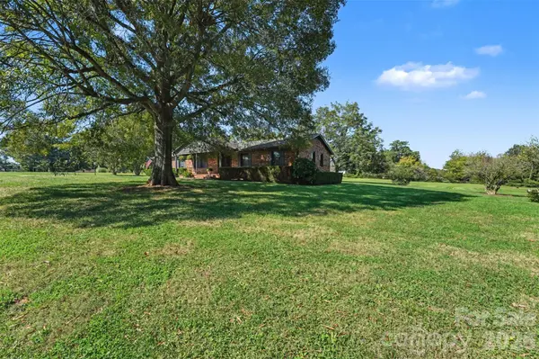 117 Oak Hill LN, Statesville, NC 28625