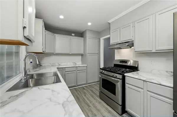 10004 E 38th TER, Kansas City, MO 64133