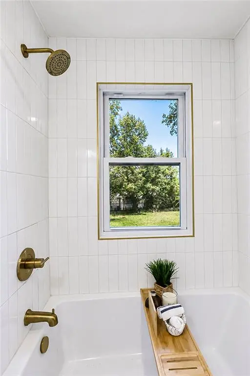 7533 Marty ST, Overland Park, KS 66204