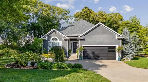 13725 Pembroke CIR, Leawood, KS 66224