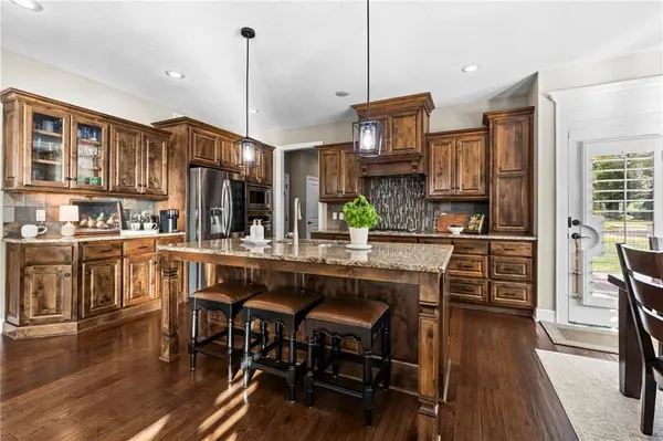 9411 W 163rd TER, Overland Park, KS 66085