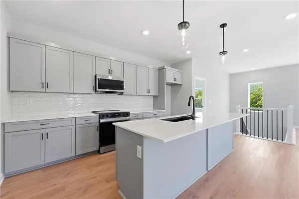 1600 SW 10th TER, Oak Grove, MO 64075