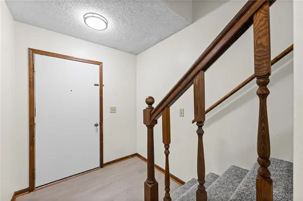 1104 Jeff CIR, Paola, KS 66071