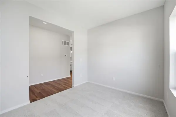 1601 SW 10th TER, Oak Grove, MO 64075