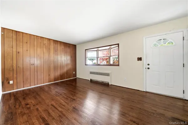 56 Prairie DR, North Babylon, NY 11703