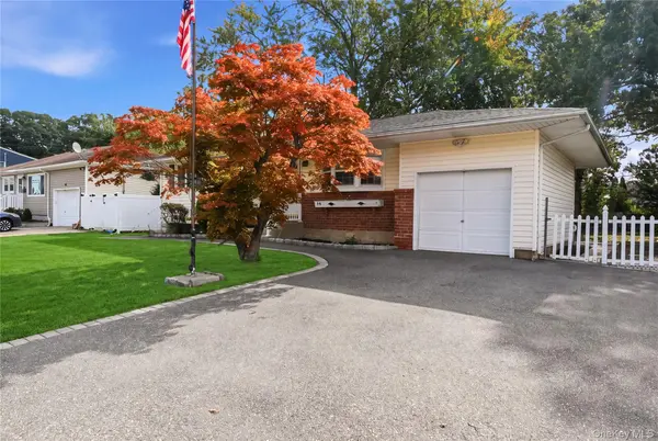 56 Prairie DR, North Babylon, NY 11703