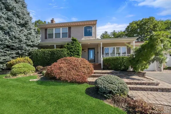 25 Beaumont DR, Plainview, NY 11803