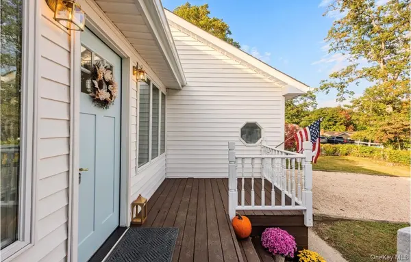 24 Lavender RD, Rocky Point, NY 11778