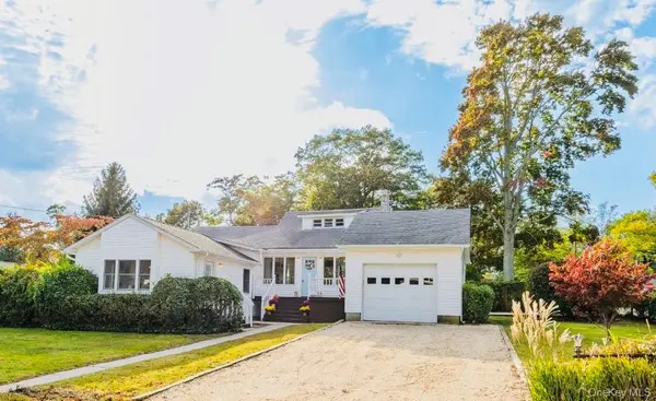 24 Lavender RD, Rocky Point, NY 11778