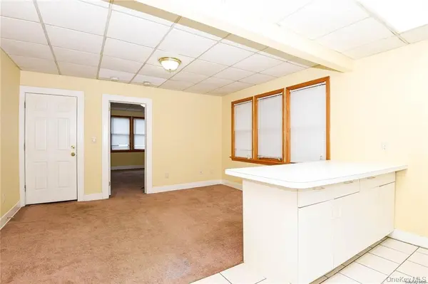 51 Thorman AVE #2R, Hicksville, NY 11801