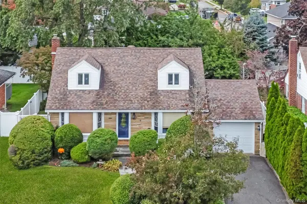 19 Leonard RD, Syosset, NY 11791